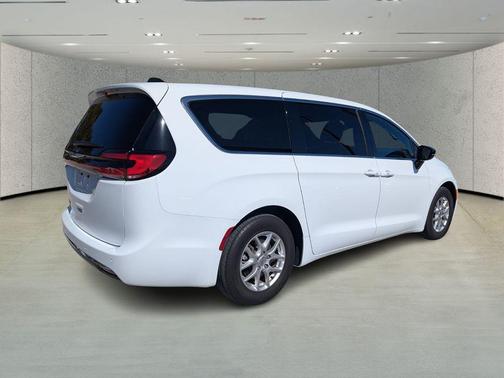 2025 Chrysler Pacifica L