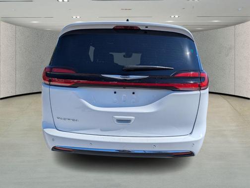 2025 Chrysler Pacifica L