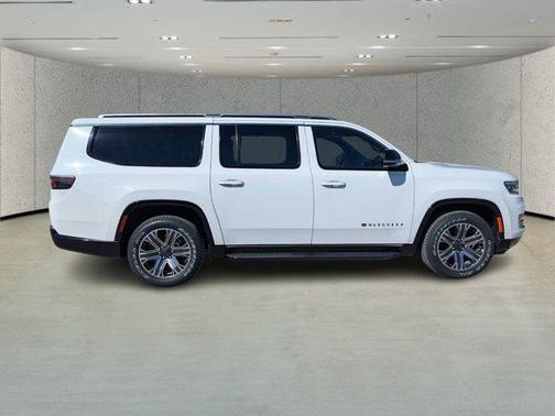 2023 Jeep Wagoneer L Series II 4x2