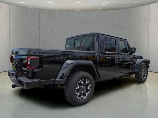 Black Clearcoat 2026 Jeep Gladiator Sahara 4x4