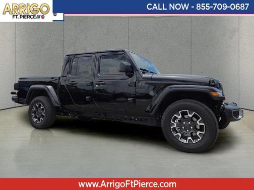 Black Clearcoat 2026 Jeep Gladiator Sahara 4x4