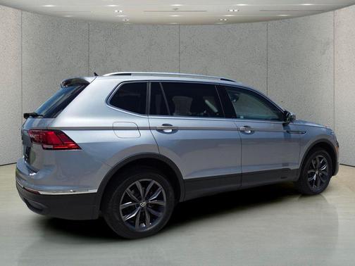 Silver Metallic 2023 Volkswagen Tiguan 2.0T SE