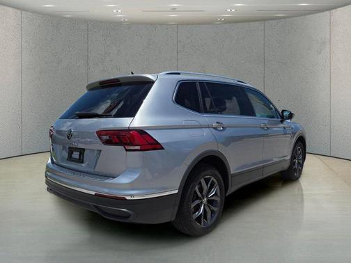 Silver Metallic 2023 Volkswagen Tiguan 2.0T SE