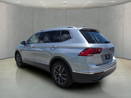 Silver Metallic 2023 Volkswagen Tiguan 2.0T SE