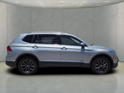Silver Metallic 2023 Volkswagen Tiguan 2.0T SE