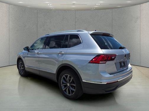 Silver Metallic 2023 Volkswagen Tiguan 2.0T SE