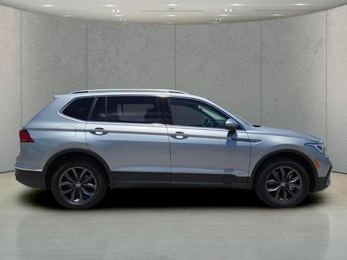 Silver Metallic 2023 Volkswagen Tiguan 2.0T SE