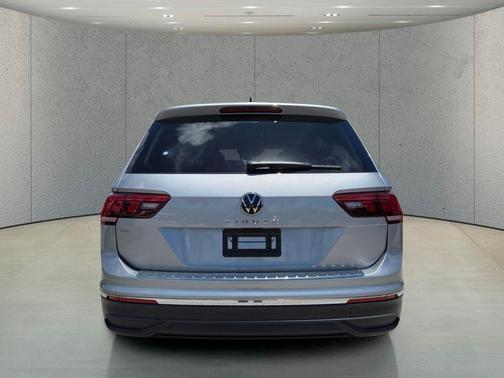 Silver Metallic 2023 Volkswagen Tiguan 2.0T SE