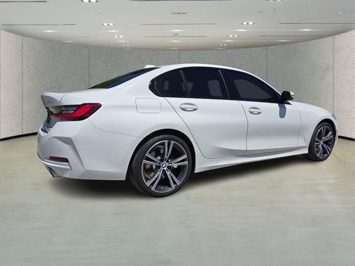 Alpine White 2023 BMW 330 330i