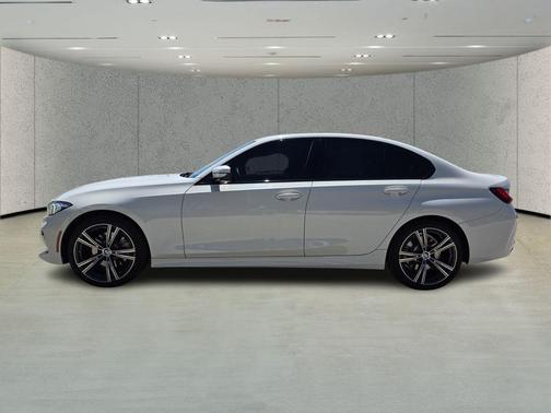 Alpine White 2023 BMW 330 330i