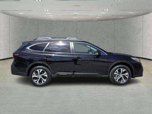 Crystal Black Silica 2022 Subaru Outback Limited XT