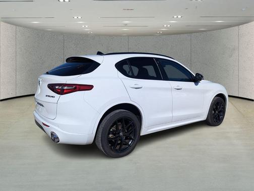 2021 Alfa Romeo Stelvio Base