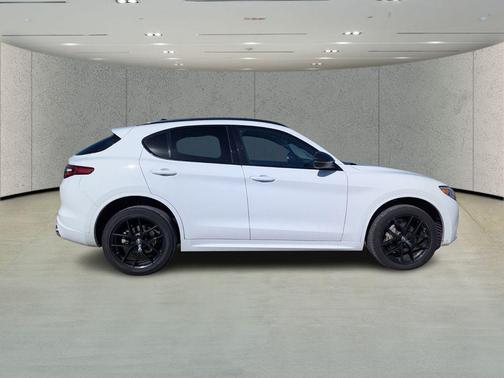 2021 Alfa Romeo Stelvio Base