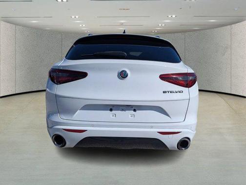 2021 Alfa Romeo Stelvio Base