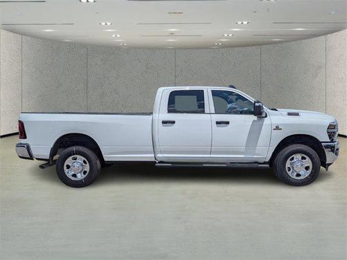 2025 RAM 2500 Tradesman Crew Cab 4x4 8' Box