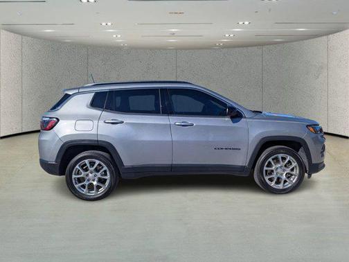 2023 Jeep Compass Latitude Lux