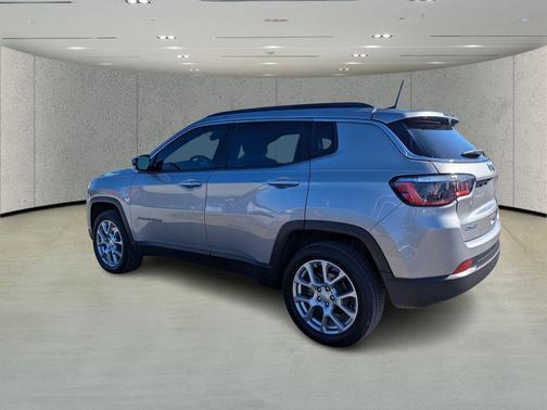 2023 Jeep Compass Latitude Lux
