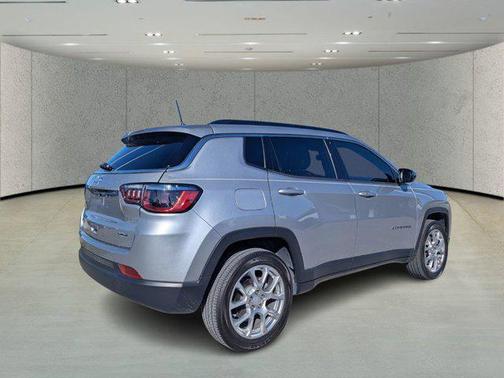 2023 Jeep Compass Latitude Lux