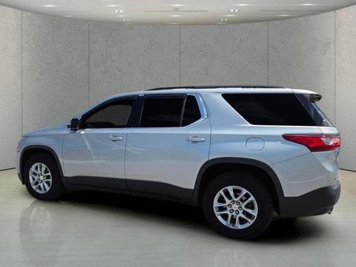 Silver Ice Metallic 2021 Chevrolet Traverse LT Cloth