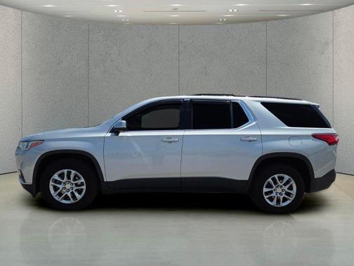 Silver Ice Metallic 2021 Chevrolet Traverse LT Cloth