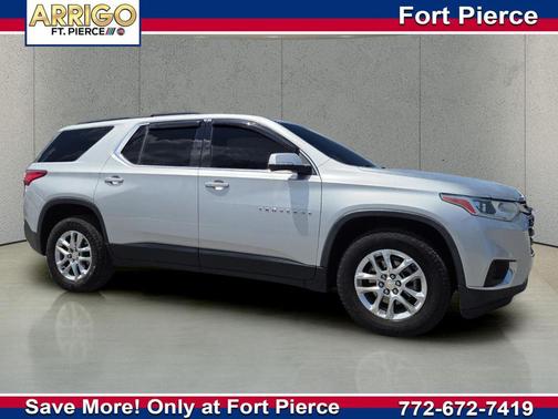 Silver Ice Metallic 2021 Chevrolet Traverse LT Cloth