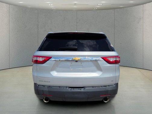Silver Ice Metallic 2021 Chevrolet Traverse LT Cloth