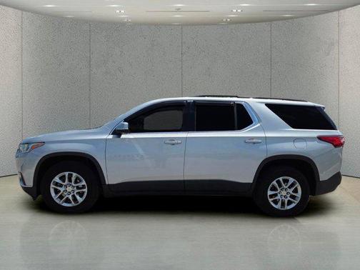 Silver Ice Metallic 2021 Chevrolet Traverse LT Cloth