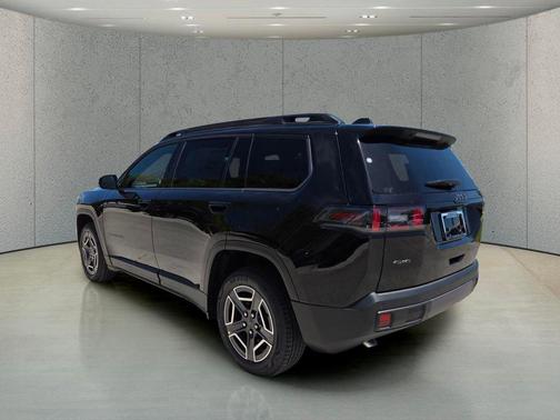Diamond Black Crystal Pearlcoat 2026 Jeep Cherokee Laredo