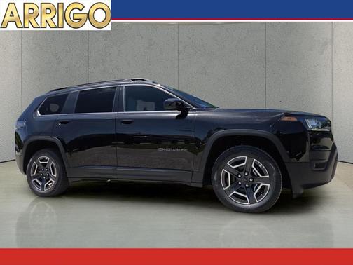 Diamond Black Crystal Pearlcoat 2026 Jeep Cherokee Laredo