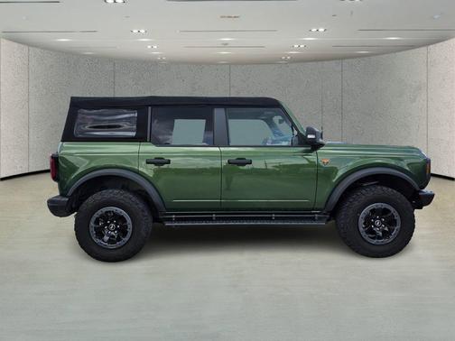 Eruption Green Metallic 2022 Ford Bronco Badlands