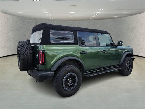 Eruption Green Metallic 2022 Ford Bronco Badlands