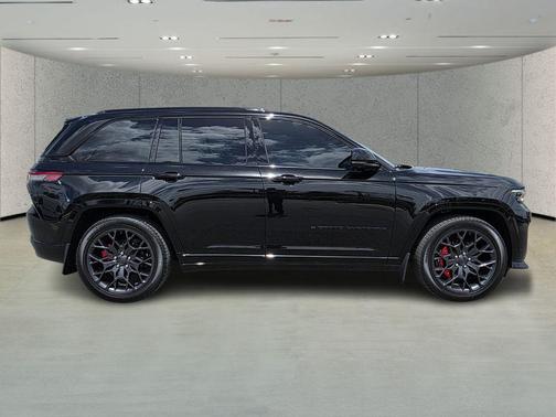 Diamond Black Crystal Pearlcoat 2025 Jeep Grand Cherokee Summit