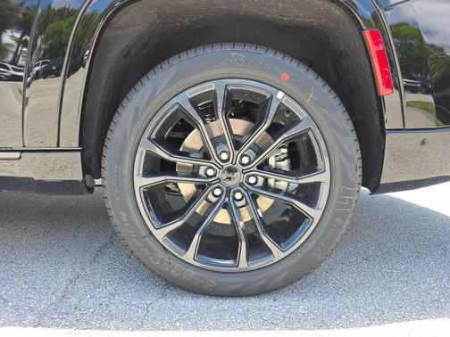 High Gloss Black 2026 Jeep Grand Wagoneer L Summit Obsidian 4x4