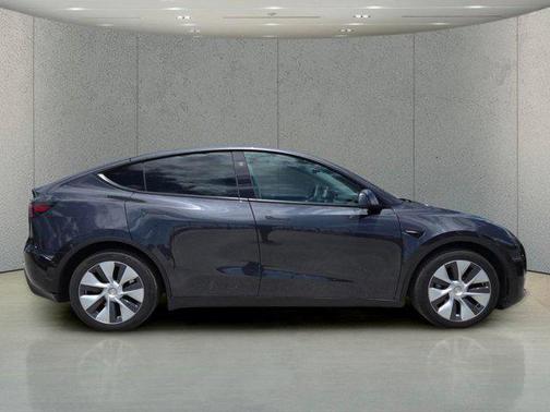 Stealth Gray 2024 Tesla Model Y Long Range Single Motor Rear-Wheel Drive