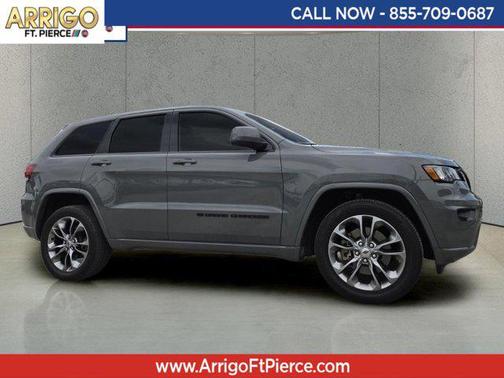 Sting-Gray Clearcoat 2022 Jeep Grand Cherokee Laredo