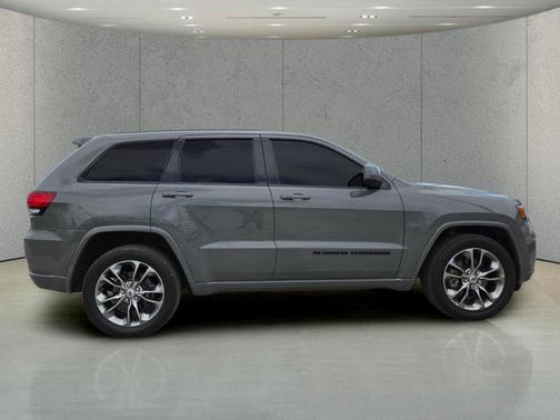 Sting-Gray Clearcoat 2022 Jeep Grand Cherokee Laredo