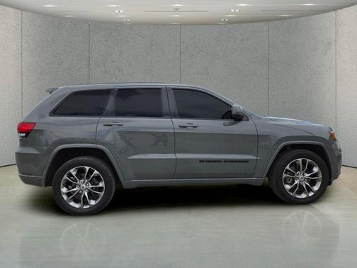 Sting-Gray Clearcoat 2022 Jeep Grand Cherokee Altitude