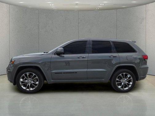 Sting-Gray Clearcoat 2022 Jeep Grand Cherokee Laredo