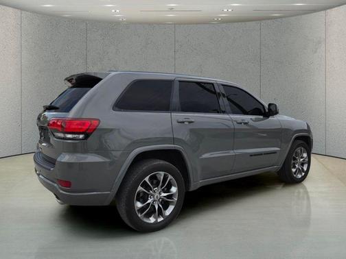 Sting-Gray Clearcoat 2022 Jeep Grand Cherokee Laredo