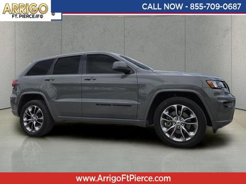 Sting-Gray Clearcoat 2022 Jeep Grand Cherokee Altitude