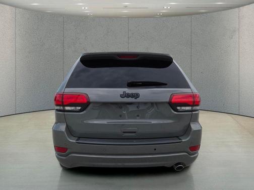 Sting-Gray Clearcoat 2022 Jeep Grand Cherokee Laredo