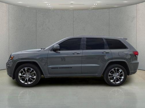 Sting-Gray Clearcoat 2022 Jeep Grand Cherokee Altitude