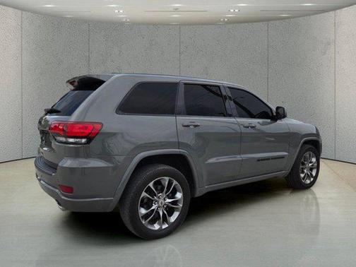 Sting-Gray Clearcoat 2022 Jeep Grand Cherokee Laredo