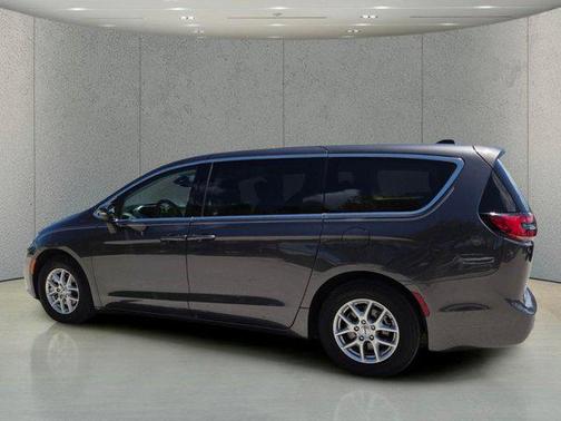 Granite Crystal Metallic Clearcoat 2023 Chrysler Pacifica Touring L