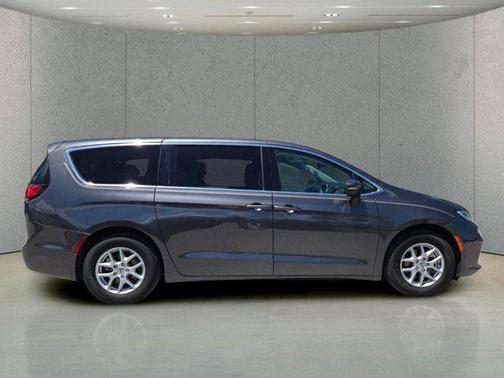 Granite Crystal Metallic Clearcoat 2023 Chrysler Pacifica Touring L