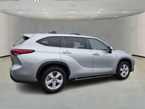 Celestial Silver Metallic 2023 Toyota Highlander Platinum