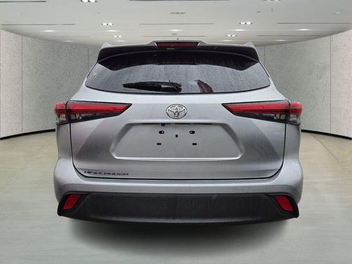 Celestial Silver Metallic 2023 Toyota Highlander Platinum