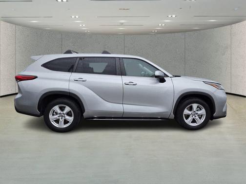Celestial Silver Metallic 2023 Toyota Highlander Platinum