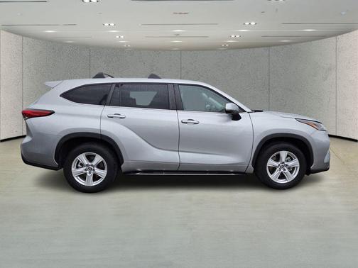 Celestial Silver Metallic 2023 Toyota Highlander Platinum
