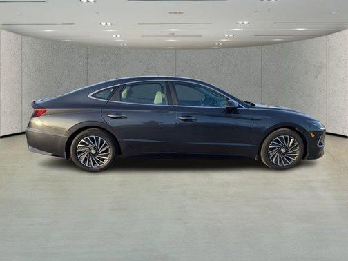 2022 Hyundai SONATA Hybrid Limited